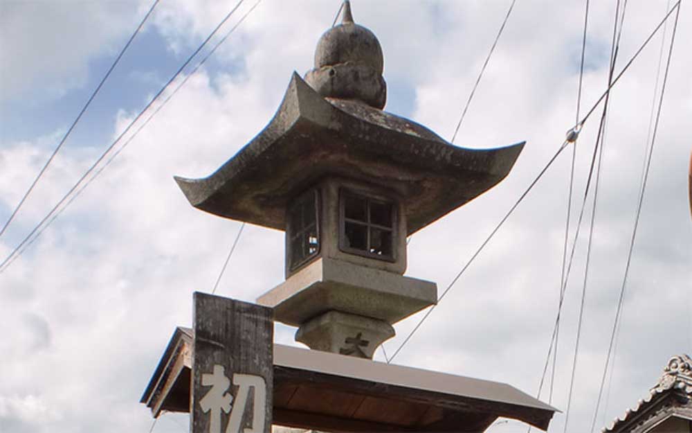 初瀬街道阿保宿の石灯籠