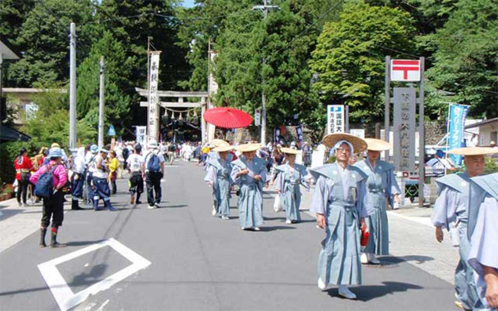 諏訪大社下社前の道路美装化