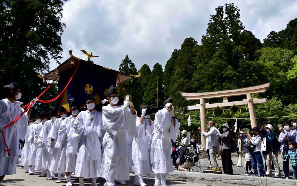 松代城跡で行われる大門踊り