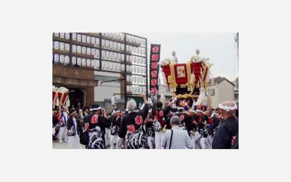 百舌鳥八幡宮月見祭　９町のふとん太鼓が勇壮華麗に境内を練り歩く、百舌鳥八幡宮で中秋の名月にかけて催される月見祭