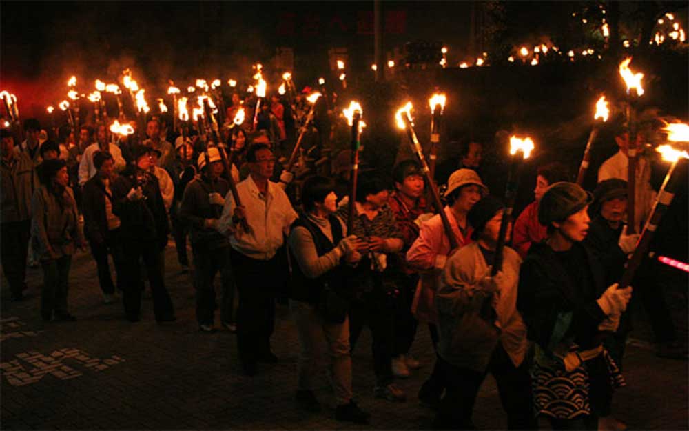 稲むらの火祭りの様子