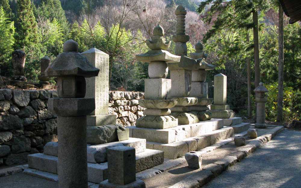 武田家終焉の地　武田勝頼の墓