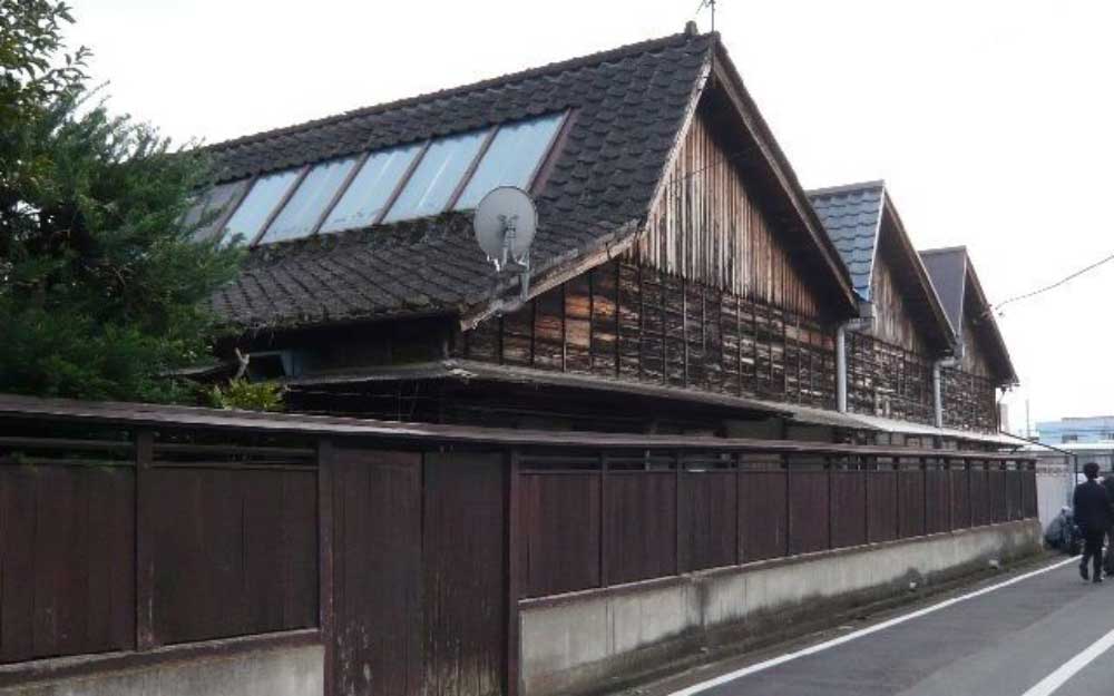 市内に点在するノコギリ屋根工場