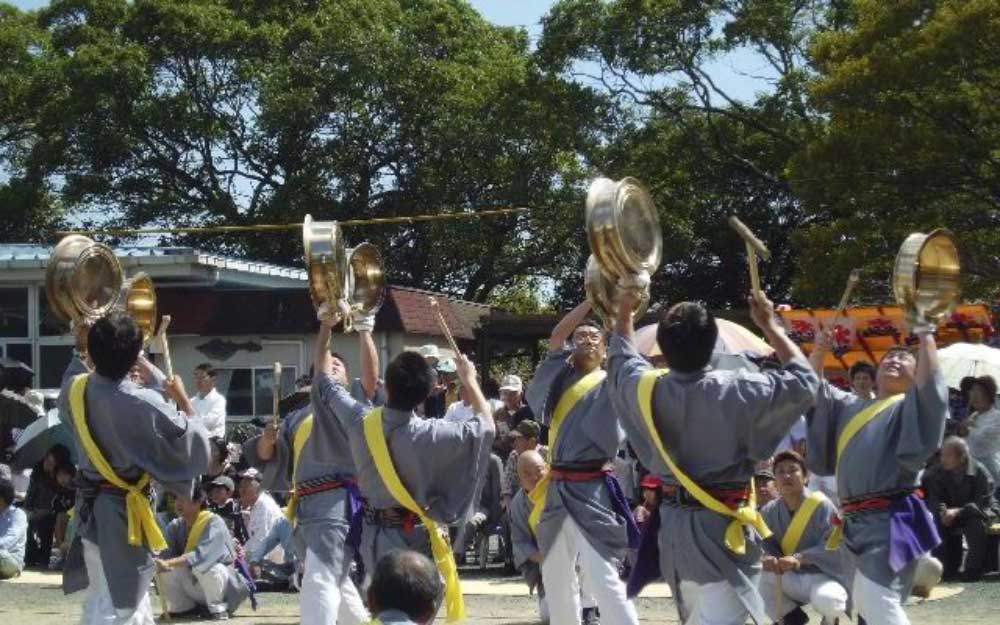 荒穂神社の御神幸祭(鉦風流)