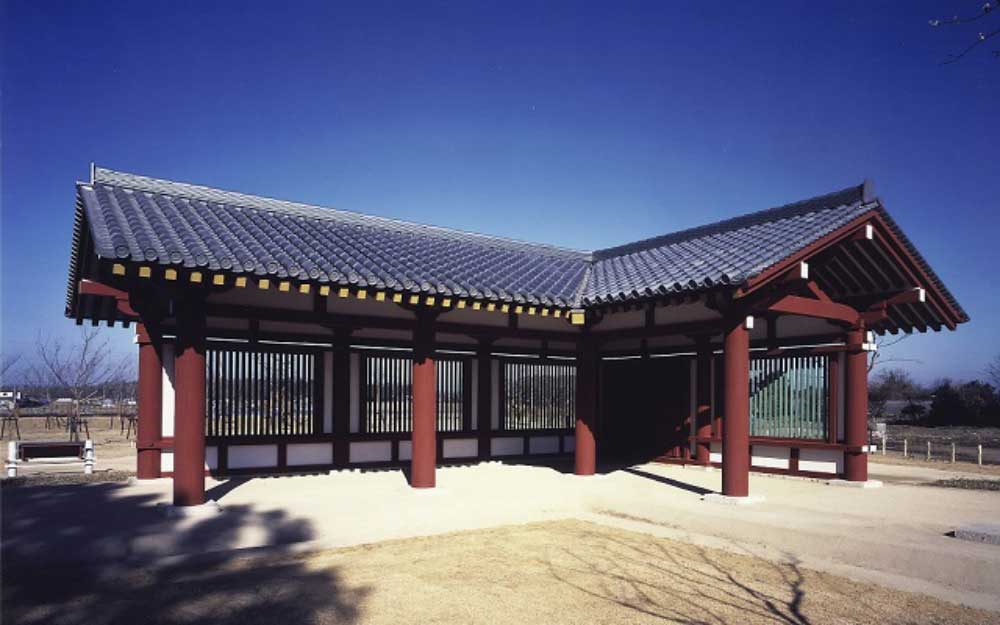 下野薬師寺跡の復原回廊 