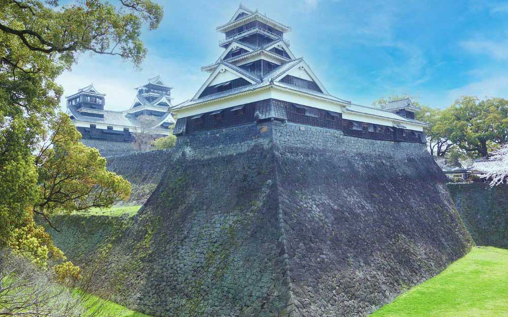 特別史跡「熊本城跡」。宇土櫓をはじめ、13棟の国指定重要文化財を有している。