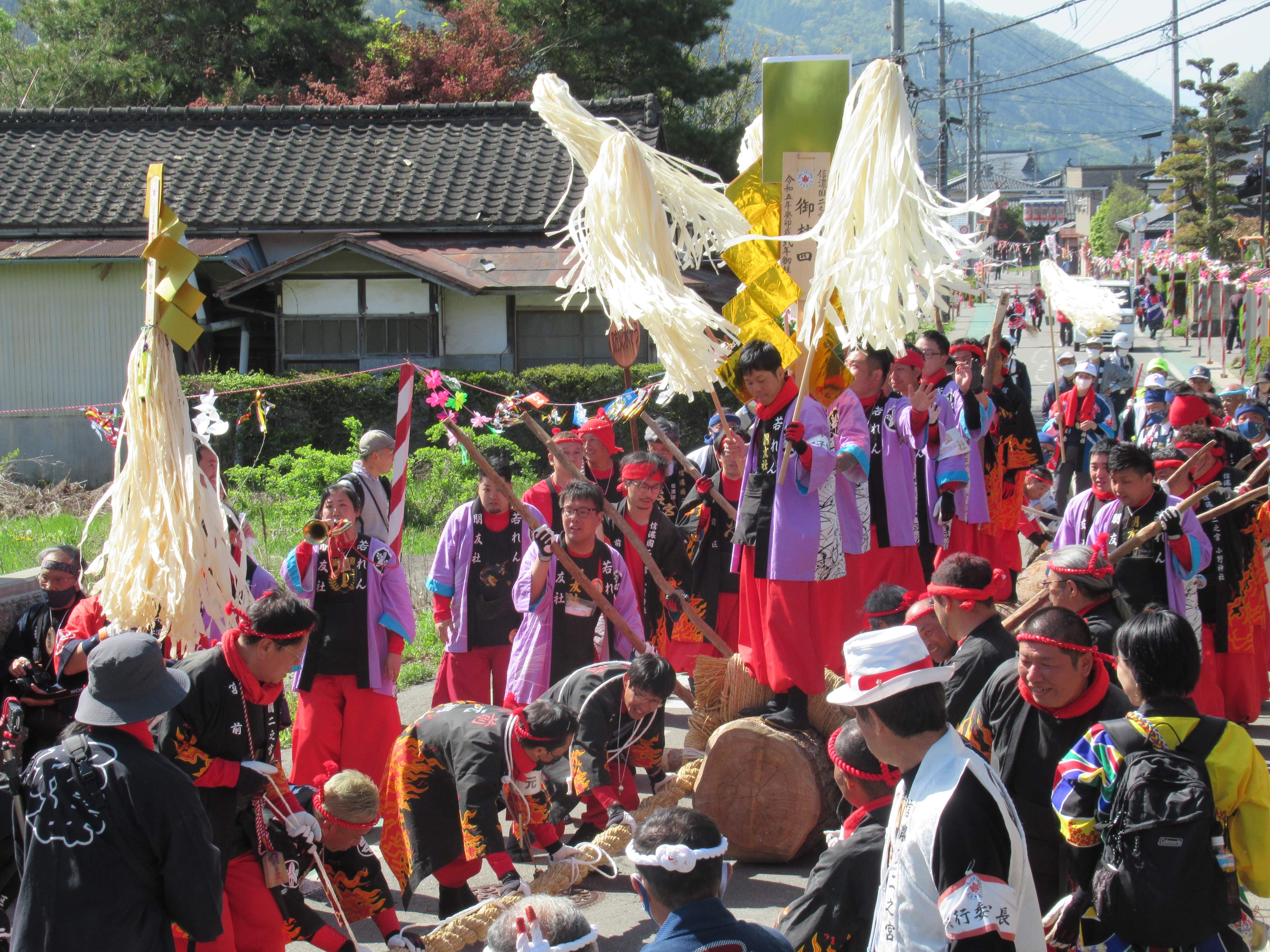 小野神社御柱祭りの様子