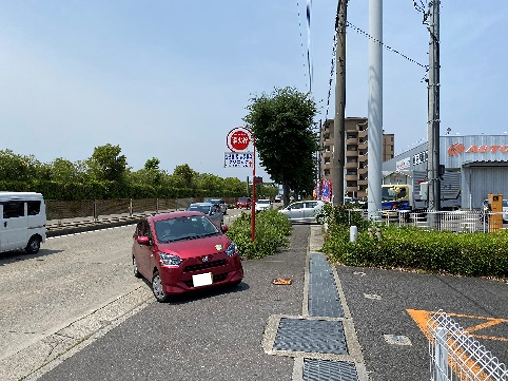 Decreases in travel speed due to entry into and exit out of roadside areas